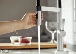 Blanco Sonea S - Grifo De Fregadero Con Brazo Flexible Y Ducha, Acero Inoxidable Cepillado 526616 -Blanco 226ad6d9c2d8f19ab5bc947b