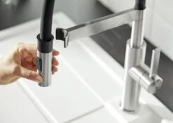 Blanco Sonea S - Grifo De Fregadero Con Brazo Flexible Y Ducha, Acero Inoxidable Cepillado 526616 -Blanco 4b1ec79e0bb122cd6444e3c4